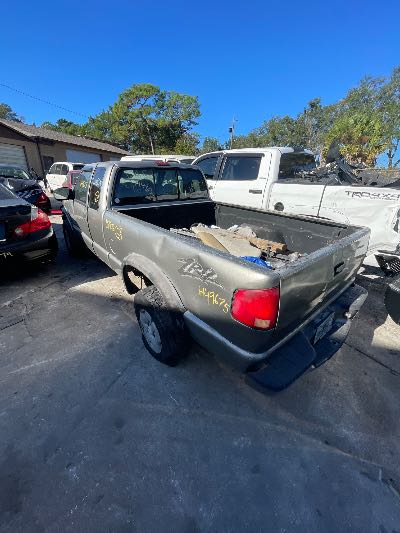 2001 Chevrolet S10 Pickup Location - GM - Row 30 - Stock # H49675