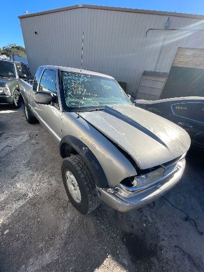 2001 Chevrolet S10 Pickup Location - GM - Row 30 - Stock # H49675