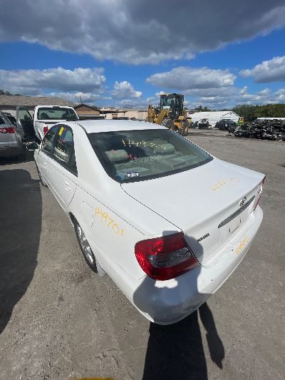 2004 Toyota Camry LE FWD 4D Sedan 2.4 4cyl. Location - Imports - Row 14 - Stock # H49701