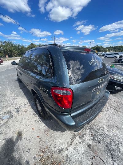 2006 Chrysler Town & Country Location - Chrysler - Row 41 - Stock # H49716