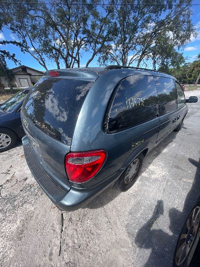 2006 Chrysler Town & Country Location - Chrysler - Row 41 - Stock # H49716