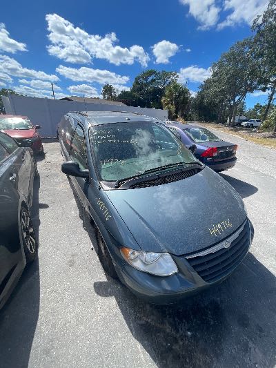 2006 Chrysler Town & Country Location - Chrysler - Row 41 - Stock # H49716
