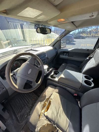 2005 Ford F-150 Location - Large Trucks & Vans - Row 48 - Stock # H49714