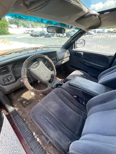 2000 Dodge Dakota Location - Large Trucks & Vans - Row 32 - Stock # H49731