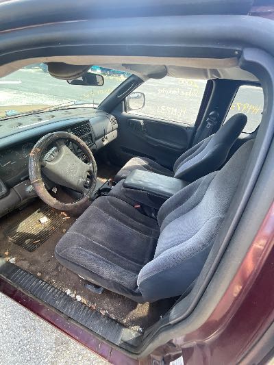 2000 Dodge Dakota Location - Large Trucks & Vans - Row 32 - Stock # H49731