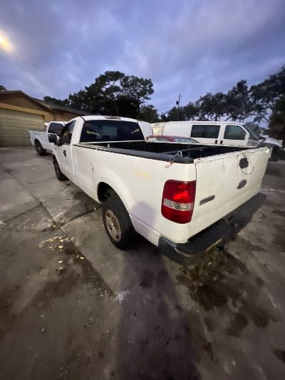 2005 Ford F-150 Location - Large Trucks & Vans - Row 34 - Stock # H49689