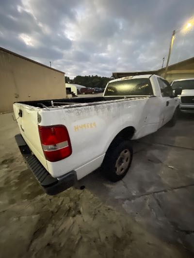 2005 Ford F-150 Location - Large Trucks & Vans - Row 34 - Stock # H49689