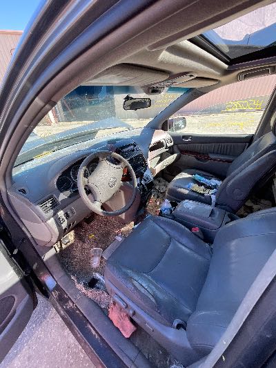 2005 Toyota Sienna Location - Imports - Row 25 - Stock # H50785