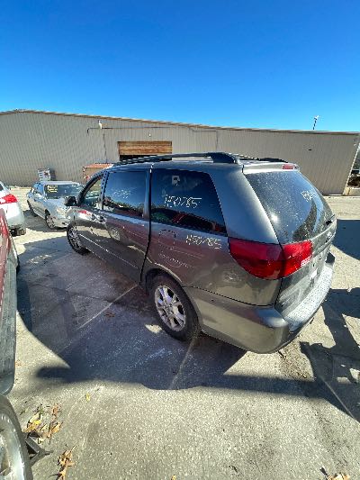 2005 Toyota Sienna Location - Imports - Row 25 - Stock # H50785