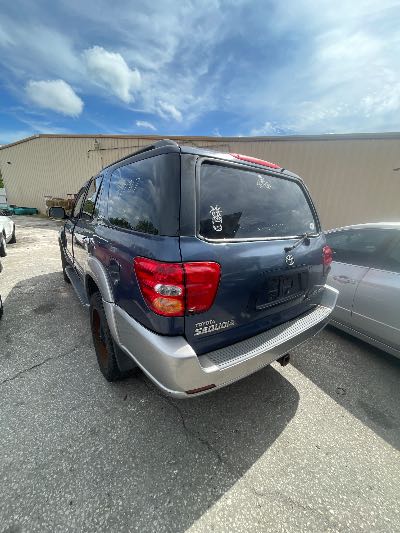 2003 TOYOTA SEQUOIA Location - Large Trucks & Vans - Row 19 - Stock # H48917