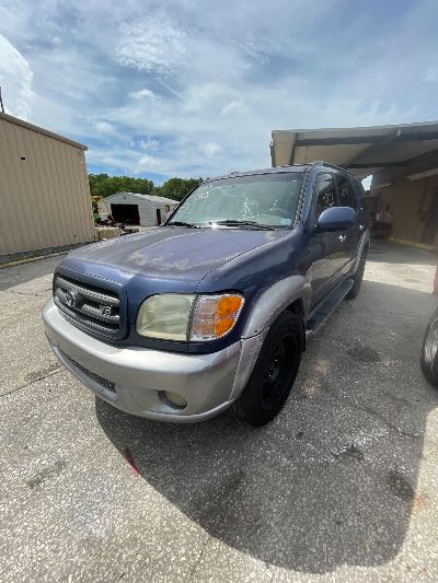 2003 TOYOTA SEQUOIA Location - Large Trucks & Vans - Row 19 - Stock # H48917