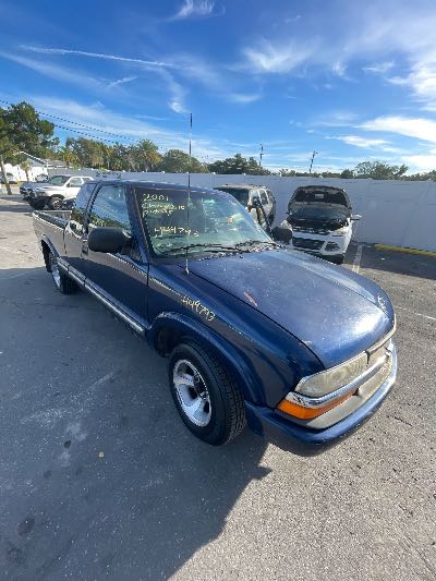 2001 Chevrolet S10 Pickup Location - GM - Row 30 - Stock # H49793