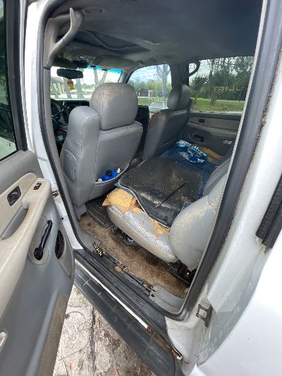 2000 Chevrolet Suburban Location - Large Trucks & Vans - Row 48 - Stock # H49833