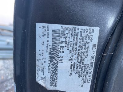 2000 Lincoln Town Car Location - Ford - Row 25 - Stock # H49130