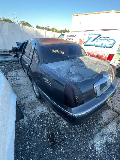 2000 Lincoln Town Car Location - Ford - Row 25 - Stock # H49130