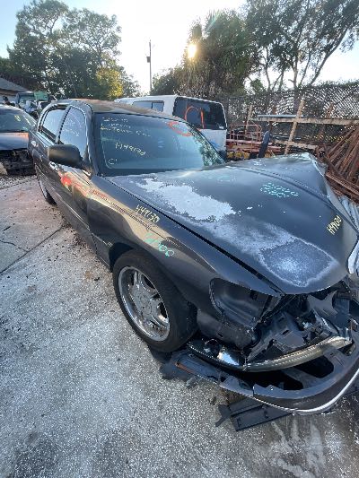 2000 Lincoln Town Car Location - Ford - Row 25 - Stock # H49130