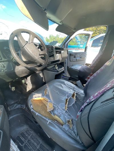 2005 GMC Savana Location - Large Trucks & Vans - Row 28 - Stock # H49344