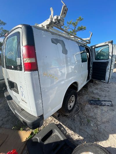 2005 GMC Savana Location - Large Trucks & Vans - Row 28 - Stock # H49344