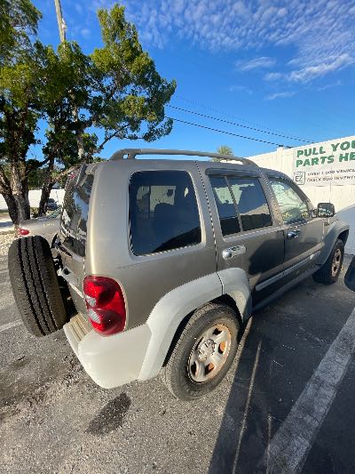 2005 Jeep Liberty Location - Chrysler - Row 40 - Stock # H49921
