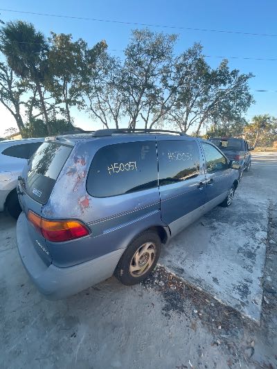 2000 Toyota Sienna Location - Imports - Row 42 - Stock # H50051