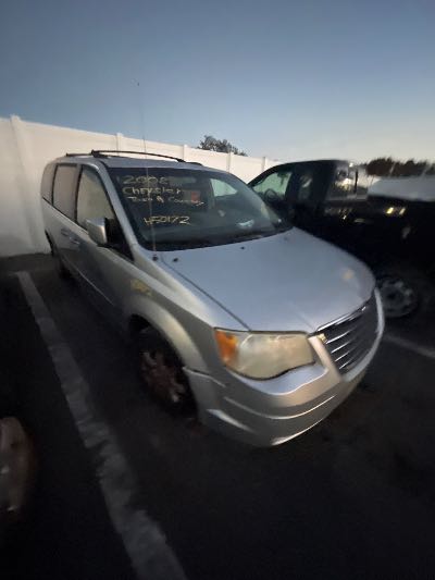 2008 Chrysler Town & Country Location - Chrysler - Row 45 - Stock # H50172