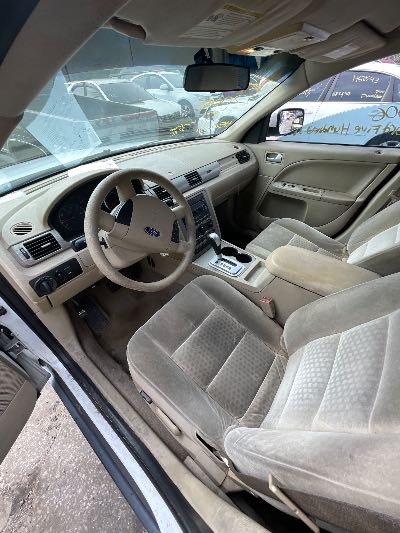 2006 Ford Five Hundred SE Location - Ford - Row 30 - Stock # H50201