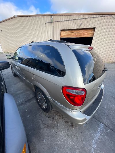 2007 Chrysler Town & Country Location - Chrysler - Row 46 - Stock # H50266