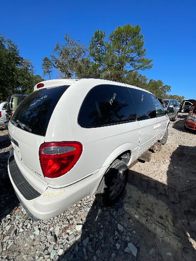 2005 Chrysler Town & Country Location - Chrysler - Row 46 - Stock # H50200
