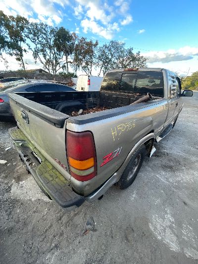 2000 GMC Sierra 1500 Location - Large Trucks & Vans - Row 16 - Stock # H50358