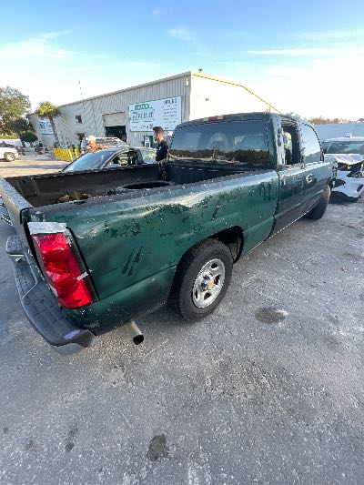 2004 Chevrolet Silverado 1500 Location - Large Trucks & Vans - Row 19 - Stock # H50429