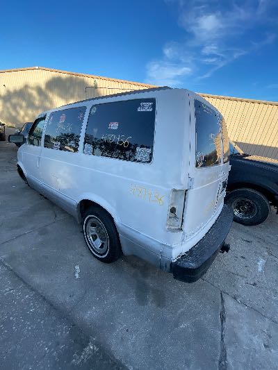 2000 GMC Safari Location - GM - Row 39 - Stock # H50436