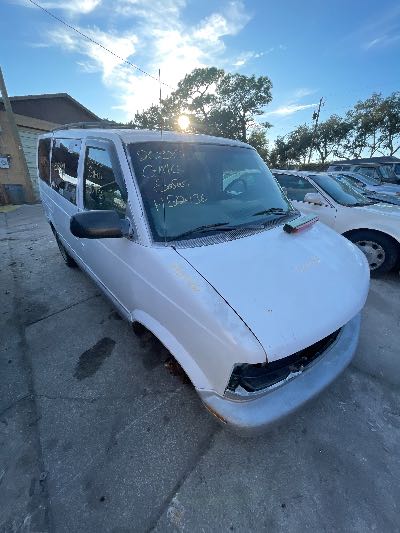 2000 GMC Safari Location - GM - Row 39 - Stock # H50436