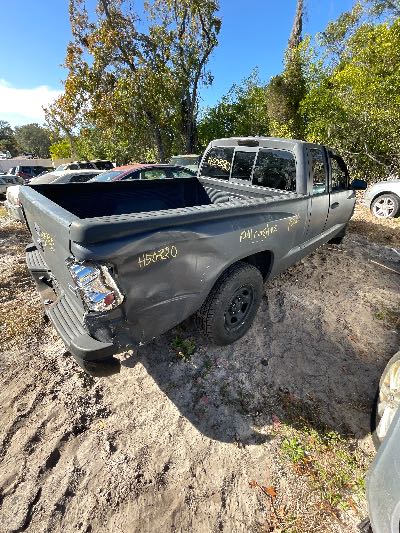 2007 Dodge Dakota Location - Large Trucks & Vans - Row 26 - Stock # H50380