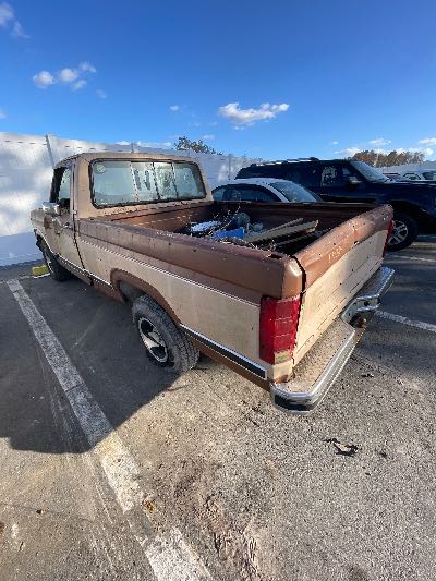 1986 Ford F-150 Location - Large Trucks & Vans - Row 16 - Stock # H50466