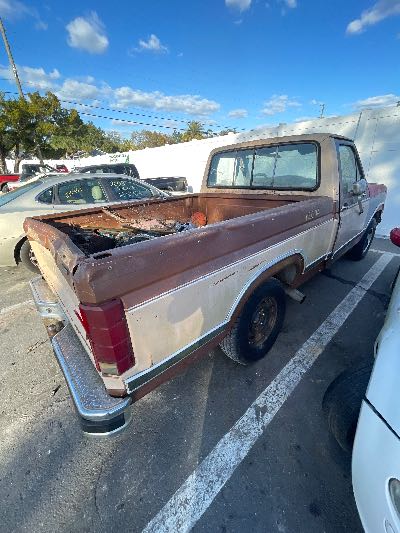 1986 Ford F-150 Location - Large Trucks & Vans - Row 16 - Stock # H50466