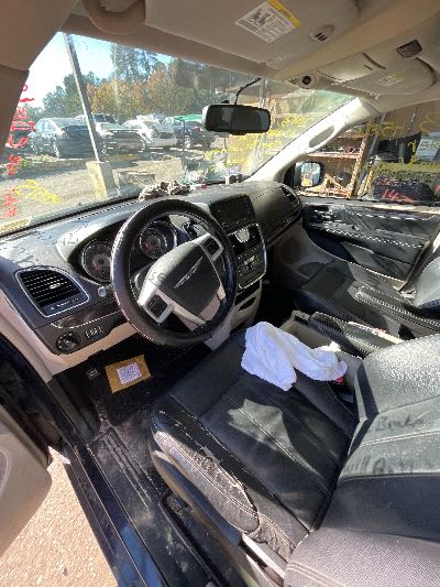 2013 Chrysler Town & Country Location - Chrysler - Row 38 - Stock # H50515