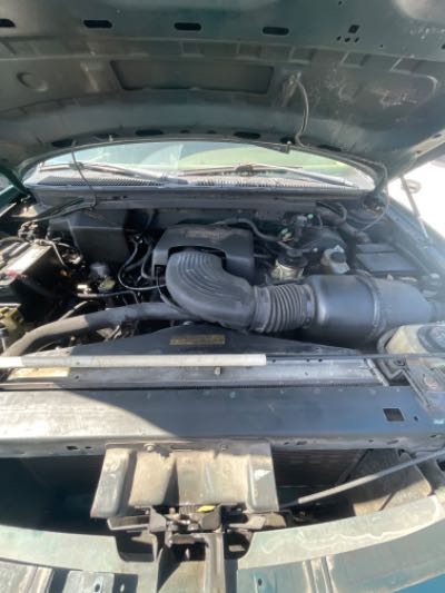 1998 Ford Expedition Location - Large Trucks & Vans - Row 28 - Stock # H44137