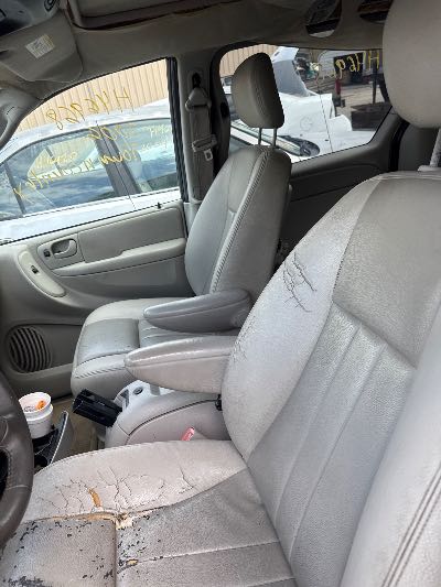 2006 Chrysler Town & Country Location - Chrysler - Row 42 - Stock # H46968