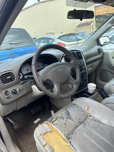 2006 Chrysler Town & Country Location - Chrysler - Row 42 - Stock # H46968