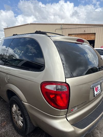 2006 Chrysler Town & Country Location - Chrysler - Row 42 - Stock # H46968