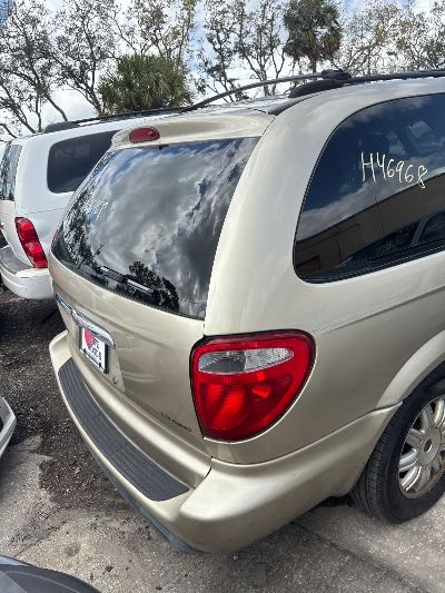 2006 Chrysler Town & Country Location - Chrysler - Row 42 - Stock # H46968