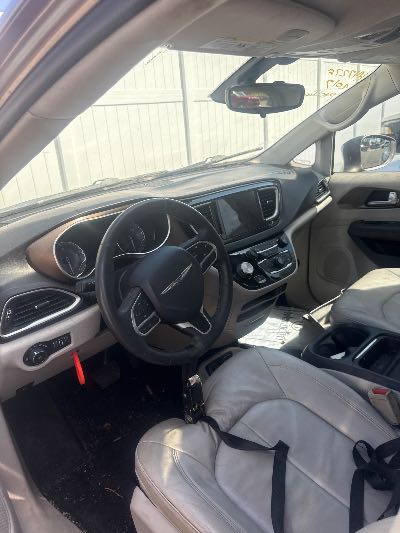 2017 Chrysler Pacifica Location - Chrysler - Row 45 - Stock # H47276