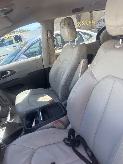 2017 Chrysler Pacifica Location - Chrysler - Row 45 - Stock # H47276