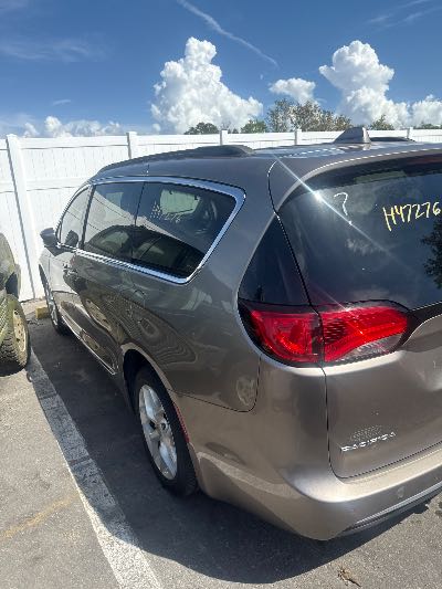 2017 Chrysler Pacifica Location - Chrysler - Row 45 - Stock # H47276