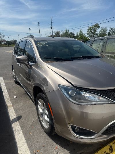 2017 Chrysler Pacifica Location - Chrysler - Row 45 - Stock # H47276