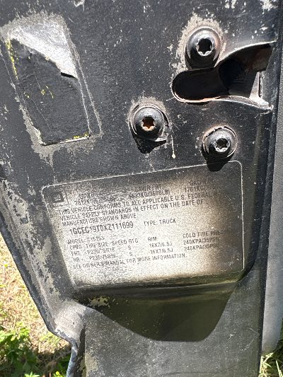 1999 Chevrolet Silverado 1500 Location - Large Trucks & Vans - Row 16 - Stock # H47643