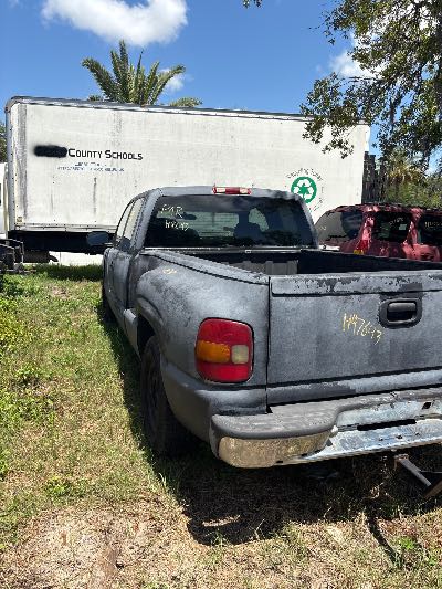 1999 Chevrolet Silverado 1500 Location - Large Trucks & Vans - Row 16 - Stock # H47643