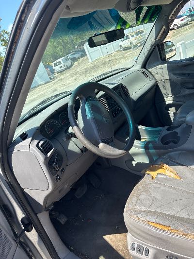 1999 Ford Expedition Location - Large Trucks & Vans - Row 15 - Stock # H47709