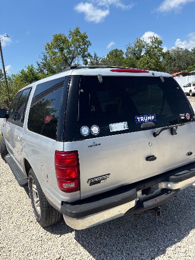 1999 Ford Expedition Location - Large Trucks & Vans - Row 15 - Stock # H47709