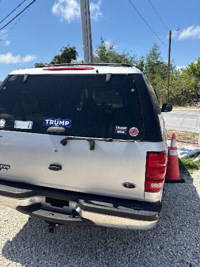 1999 Ford Expedition Location - Large Trucks & Vans - Row 15 - Stock # H47709